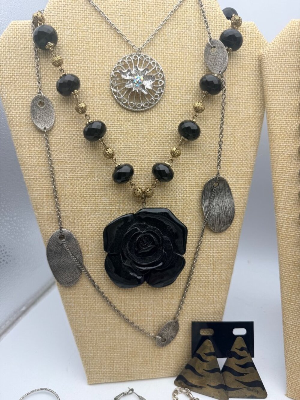 Black & Silver Costume Jewelry Lot 25+ PCs Necklaces Earrings Bracelets Wearable - Picture 5 of 14